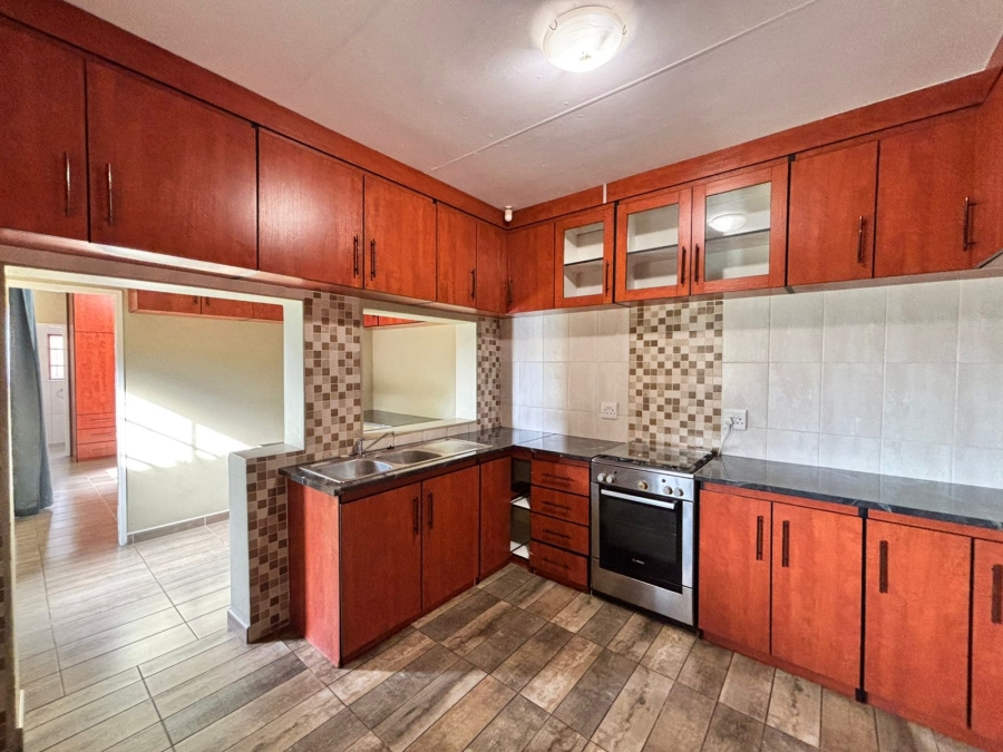 6 Bedroom Property for Sale in Flamwood North West